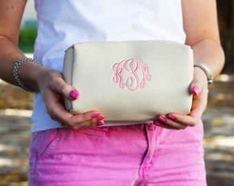 Monogrammed Make Up Bag | Monogram Cosmetic Bag | Travel Case | Vegan Leather Makeup Bag | Gift for Her | Bridesmaid Gifts | Multiple Colors