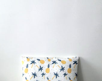 Housse de coussin Ananas et Palmier en satin blanc| NEW home decor 2017 / Décoration d'intérieur | Salon & Chambre | Design Tropical