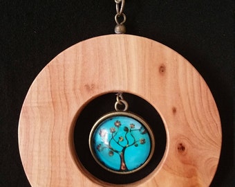 Very beautiful necklace and his Cade juniper wood pendant