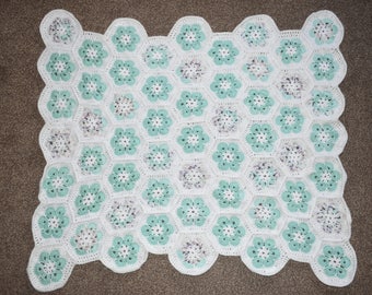 White and Green hexogon baby blanket