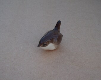 Ceramic Bird / Wren - Lovely Item - Vintage