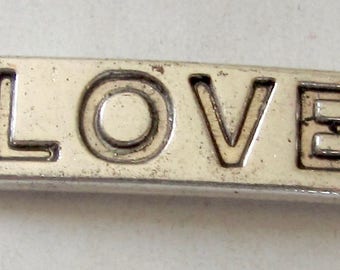 Pendentif Love, en métal, argent vieilli
