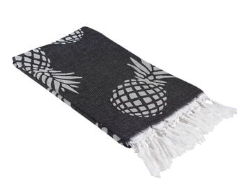 Black and White Pineapple Print Woven Turkish Towel, Oversized Beach Towel, Extra Large Bath Towel, Reversible Thin Peshtemal Fouta Towel