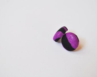 Earring purple covered zebree of recycled fabric. Make handmade in Quebec