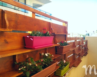 Garden vertical rustic made with wood from pallets