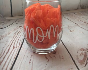 Mom stemless wine glasses - Mother's day gift - Established by gift - Mom gifts - Birthday gifts for her - New mom gifts - mom with arrow