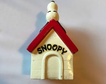 Vintage Snoopy Bank, Snoopy Piggy Bank, 1970s Children's Snoopy Dog Piggy Bank, Vintage Charlie Brown Peanuts Character for Kids