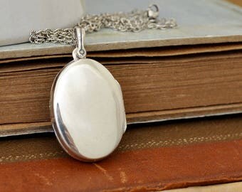 sterling silver oval shaped locket necklace. simple everyday wear. photo locket. gift for her. 925 sterling silver round locket necklace.