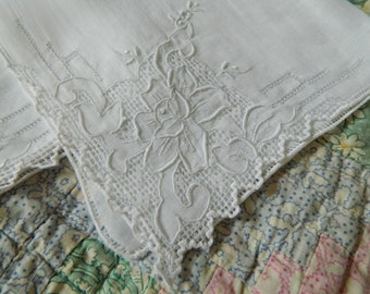 2 Vintage Hankies Good Vintage Condition Lot 3361