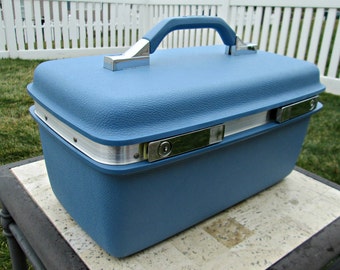 Vintage Blue Train Case by Samsonite - Near MINT - Includes Tray, Key, & Original Tags - Like NEW - AMAZING!