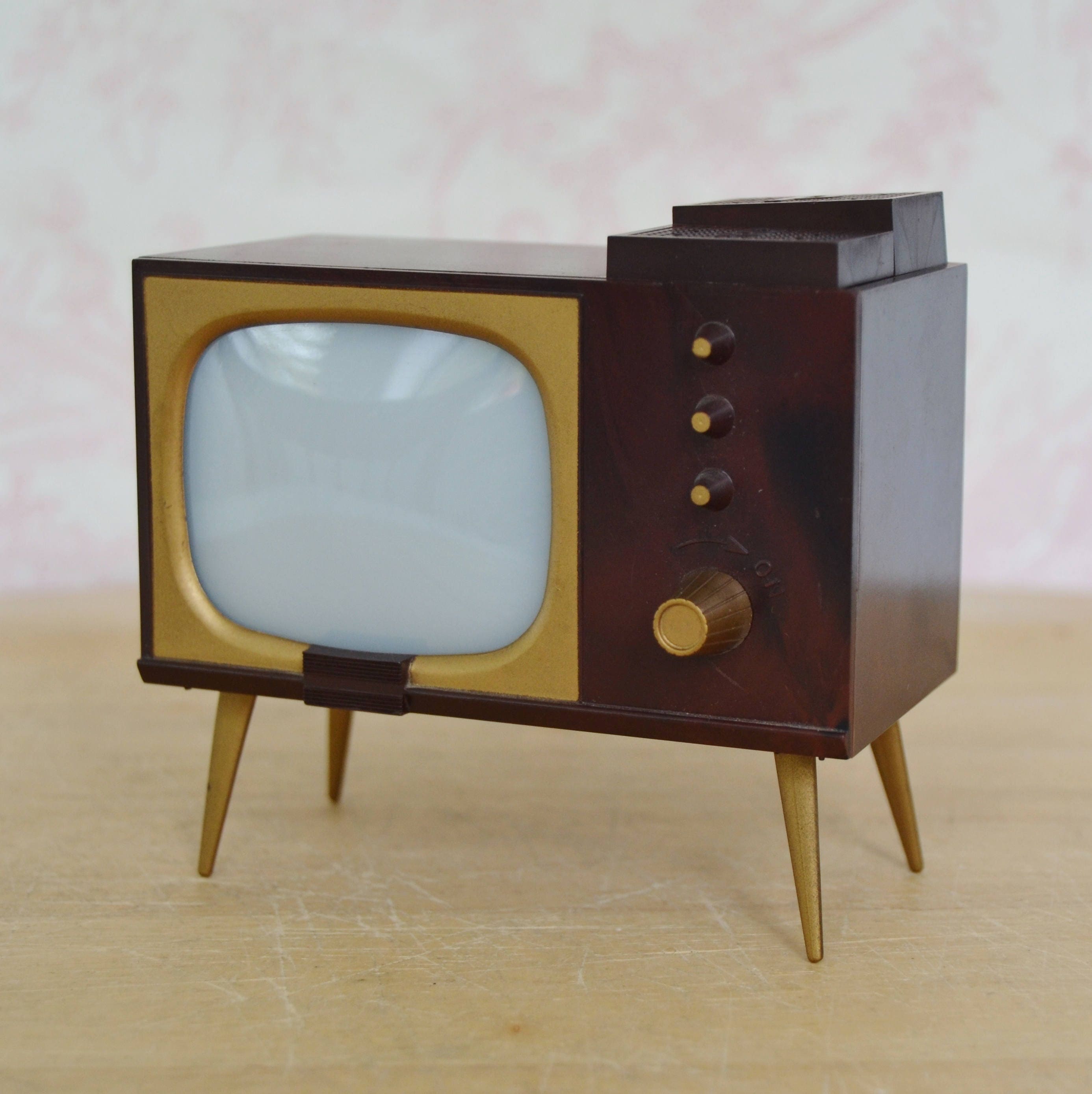 Vintage 1950s TV Salt and Pepper Shakers