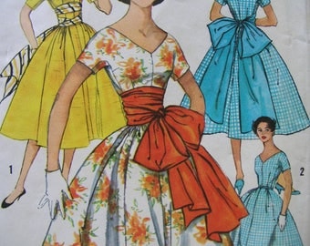 Fabulous Vintage 50s WITH Or WITHOUT SASH Dress Pattern
