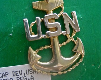 U.S. Navy Cap Device Senior Chief Petty Officer Cap Badge Gold Anchor Silver Star and USN NEW Old STOCK in Package 80s Military Insignia