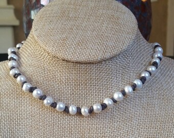 Freshwater Knotted Leather Pearl Choker Necklace, Beach Jewelry, Summertime Jewelry, Beach Vibe, Pearl Choker, beach wedding jewelry