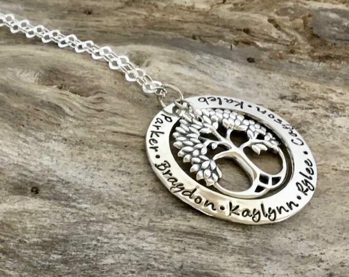 Family Tree Necklace / Mothers Necklace / Mom necklace / Grandma Necklace / Tree Necklace / Mom Jewelry / Mom Necklace with Kids Names