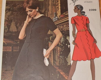 RARE, Vintage Vogue 2399, Vogue Couturier Design, Sybil Connolly, Couturier Dress pattern size 12