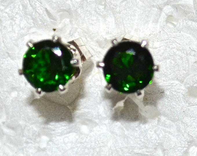 Chrome Diopside Studs, 5mm Round, Natural, Set in Sterling Silver, E1006