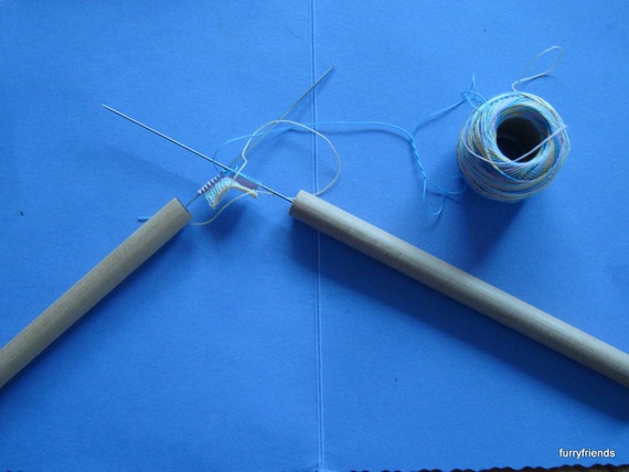 Needles for miniature knitting