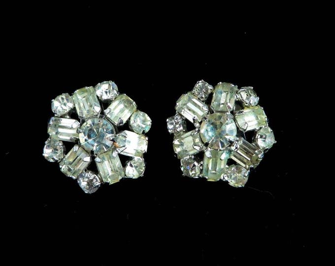 Vintage Weiss Clear Rhinestone Crystal Cluster Snowflake Clip-on Earrings