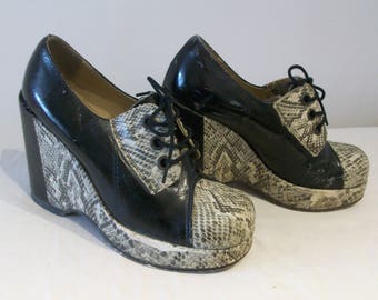 Fab 1970s two tone platform wedges w/blunt toes, black and snakeskin print US 5 1/2-6 / UK 3 1/2-4