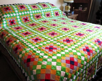 Sale Vintage King Size 104x94 Quilt Top HANDMADE Poly Finished Beautifully at Corners Pristine Cheerful Colors PICS on KS Bed