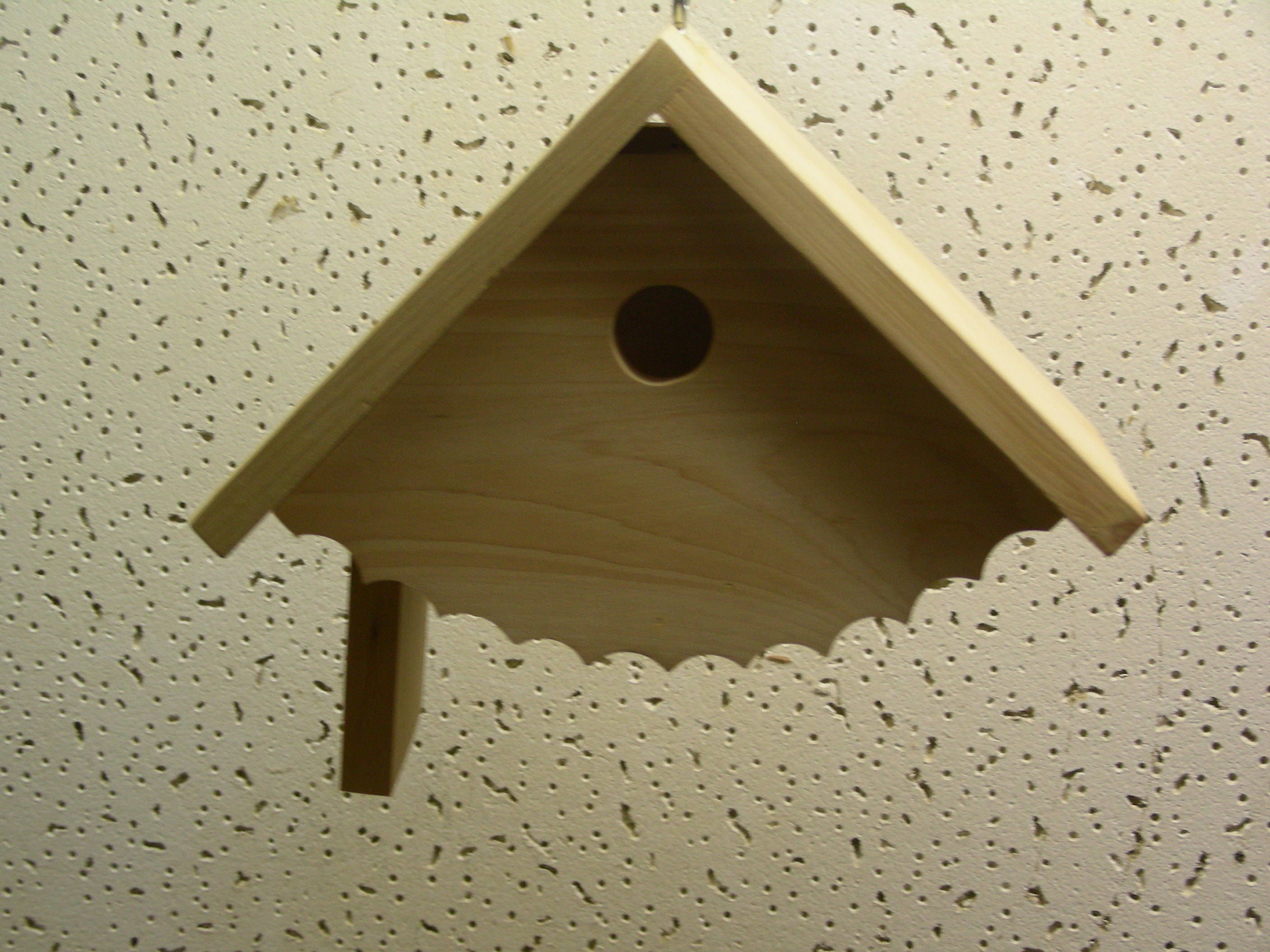 Wren house with cleanout