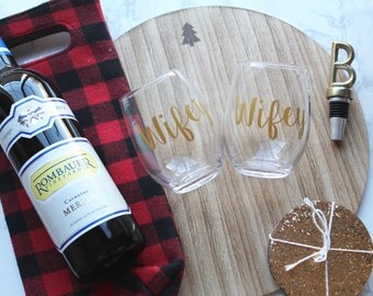 Lesbian Wine Glasses, Option to Personalize, Gift for couple