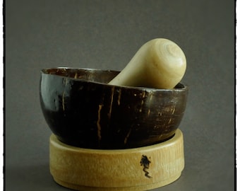 mortar and pestle bamboo/coconut/charm.