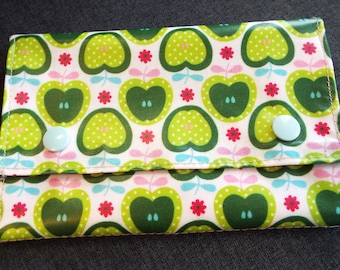 Retro wallet purse of 70s Apple pattern laminated cotton Green