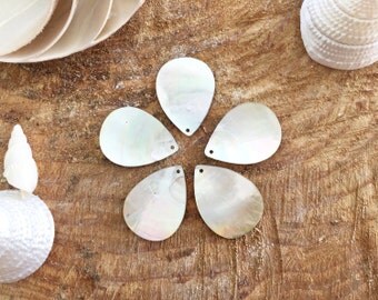White Nacre Drop Pendants, Sea Drops, Nacre Pendants, Nacre Jewelry, 1 or 2 pieces, DIY Jewelry || 3,5 cms X 2,5 cms / 1,37'' X 0,98'' ||
