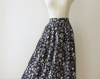 90s navy seashell midi skirt. Blue pleat shell skirt. 90s navy nautical skirt. Navy pleat skirt. Summer midi skirt. Size L