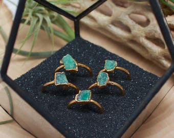 Emerald Ring // May Birthstone // Raw Stone Gold Ring // Gold Ring // Stacking Ring // Raw Gemstone Ring // Raw Crystal