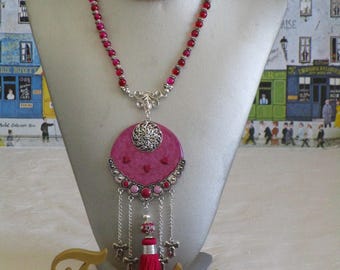 Collier plastron pendentif en bois laqué et métal argenté "Rose indien, pompon et pendants"