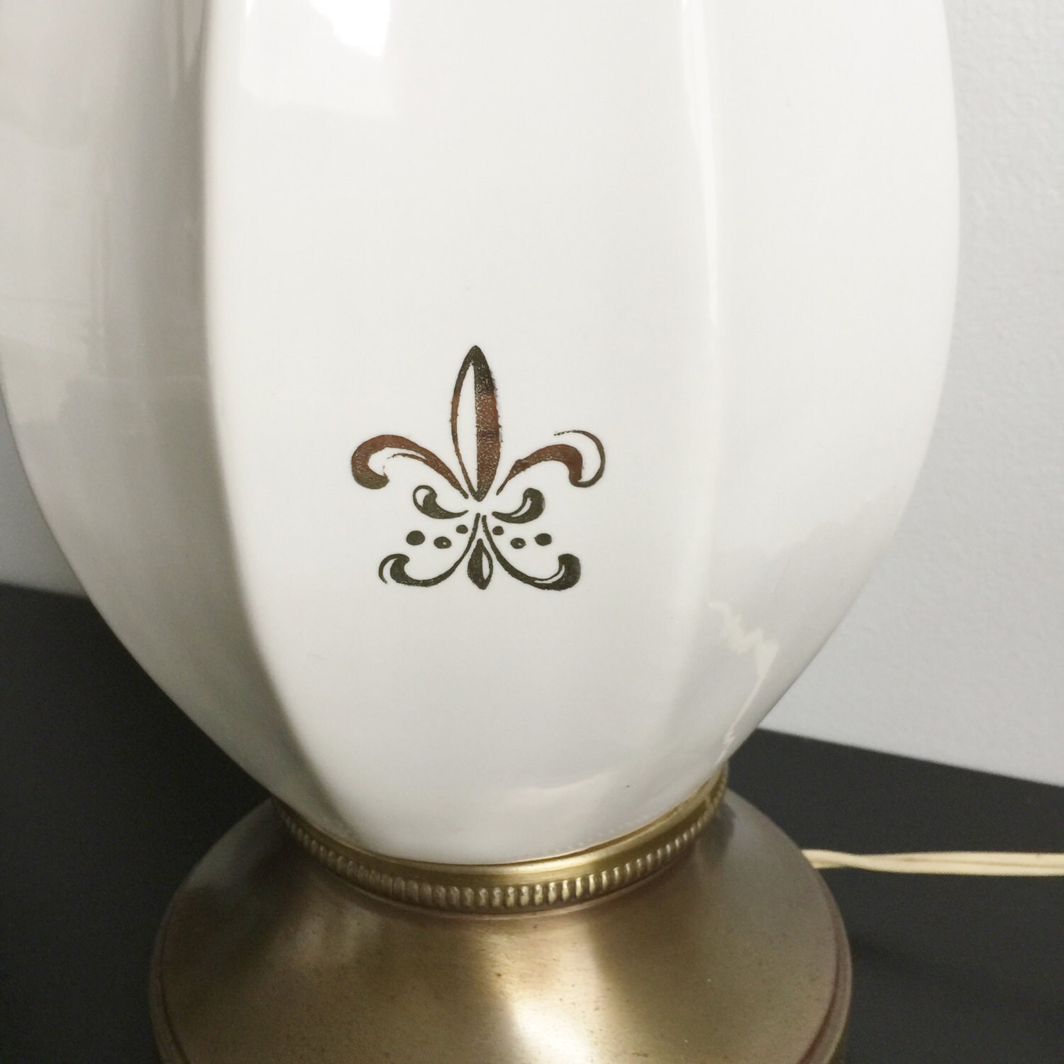 Mid Century White And Gold Table Lamp Fleur De Lis Decor Ceramic