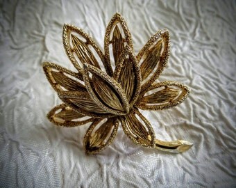 Lot De Bijoux Vintage Signés Avon - Occasion, Couleur Dorée, Pour Collection Ou Port Quotidien