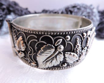 Vintage Silver Tone Bracelet and Clip on Earrings