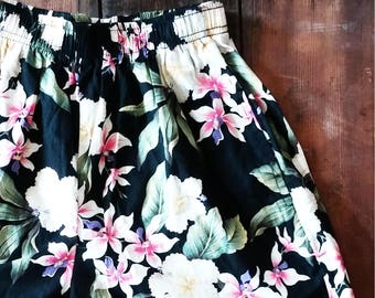SALE! // 90s High Waisted Floral Shorts