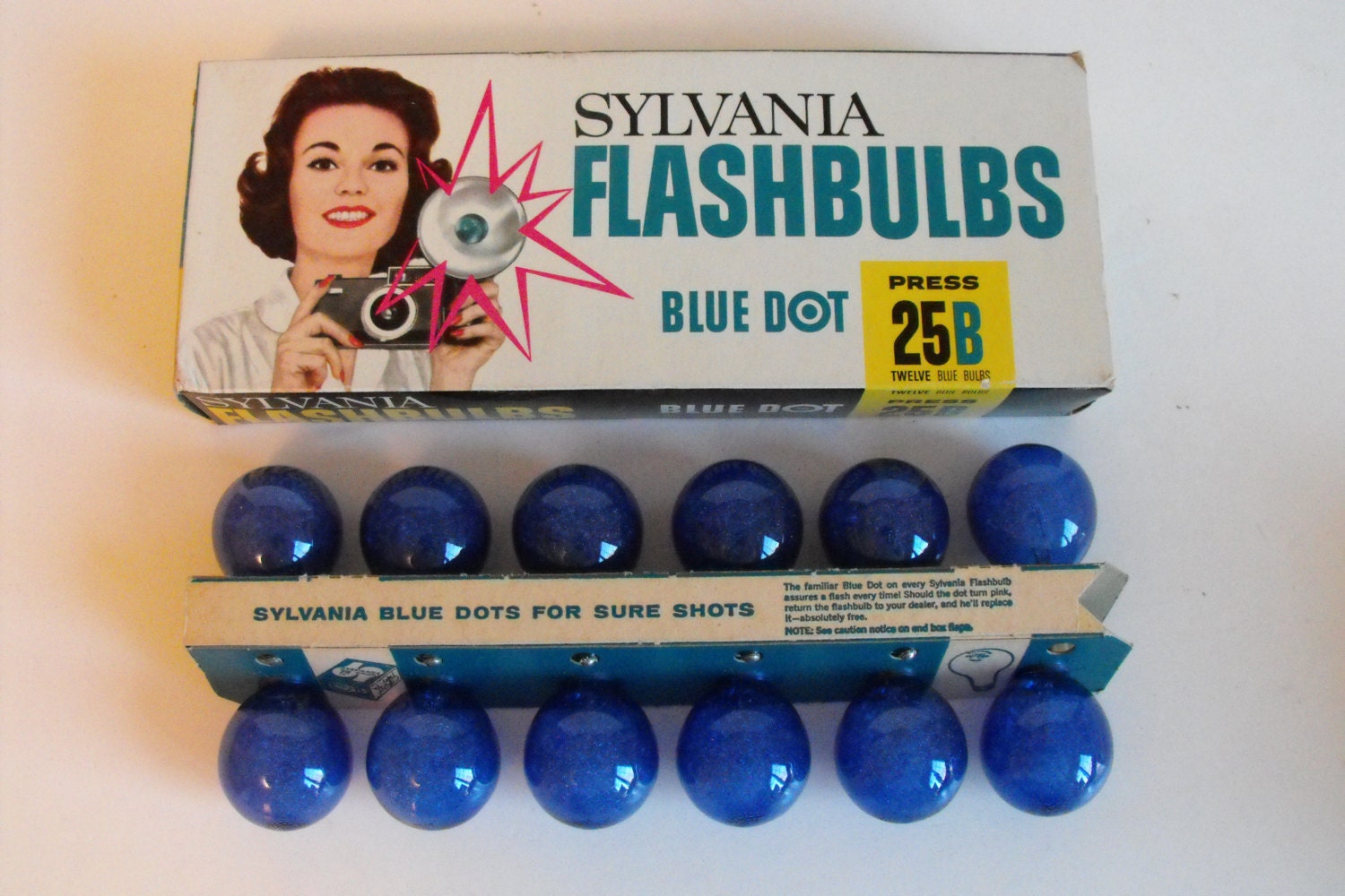 Vtg Kodak Standard Flasholder with 12 Sylvania Blue Dot Flash Bulbs