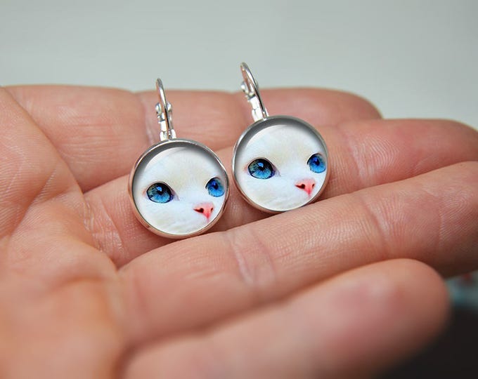 White cat earrings, White cat jewelry, cat jewelry, animal earrings, White Cat Dangle Earrings, White Blue, kitten jewelry, White cat