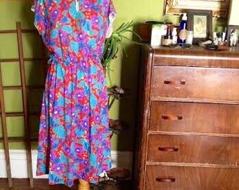 SALE......Vintage 1970's floral womens boho chic polyester dress size M