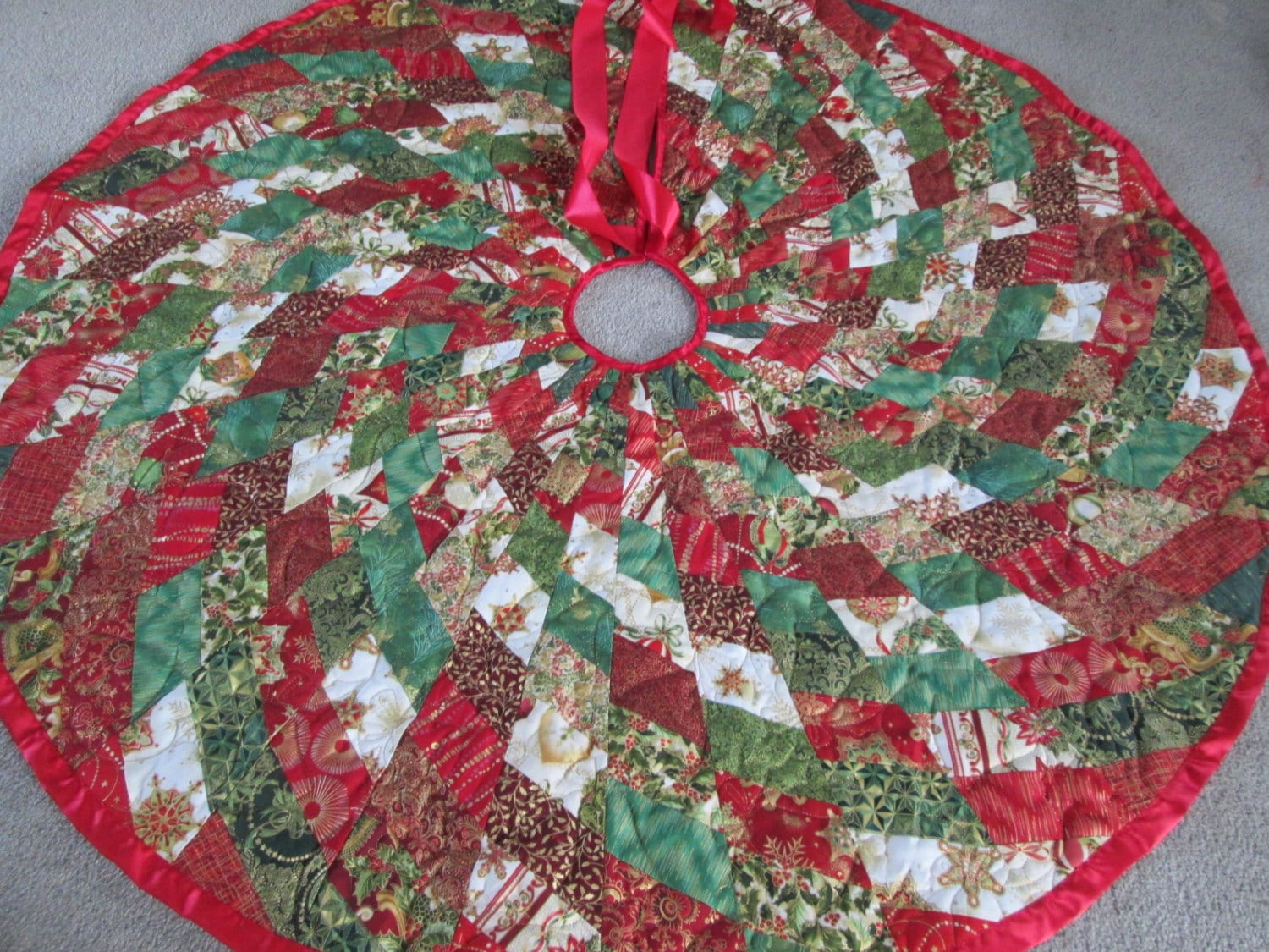 modern christmas tree skirt quilted tree skirt by bellazahn modern christmas tree skirt quilted tree skirt by bellazahn