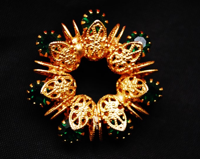 Green Rhinestone Brooch - Gold filigree - Round Wreath - Floral flower -pin