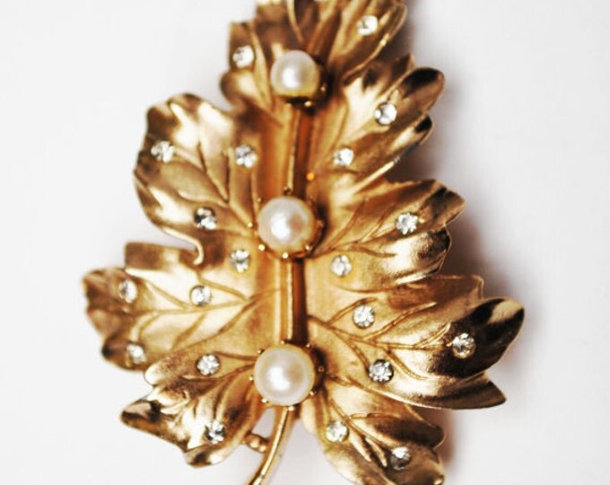 Coro Leaf Brooch - Gold - Rhinestone - White Pearls - Signed pin