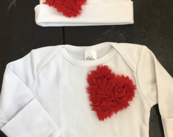 Newborn baby girl outfit, Valentines Day, Take Home Outfit, heart, newborn cap, baby beanie, sale