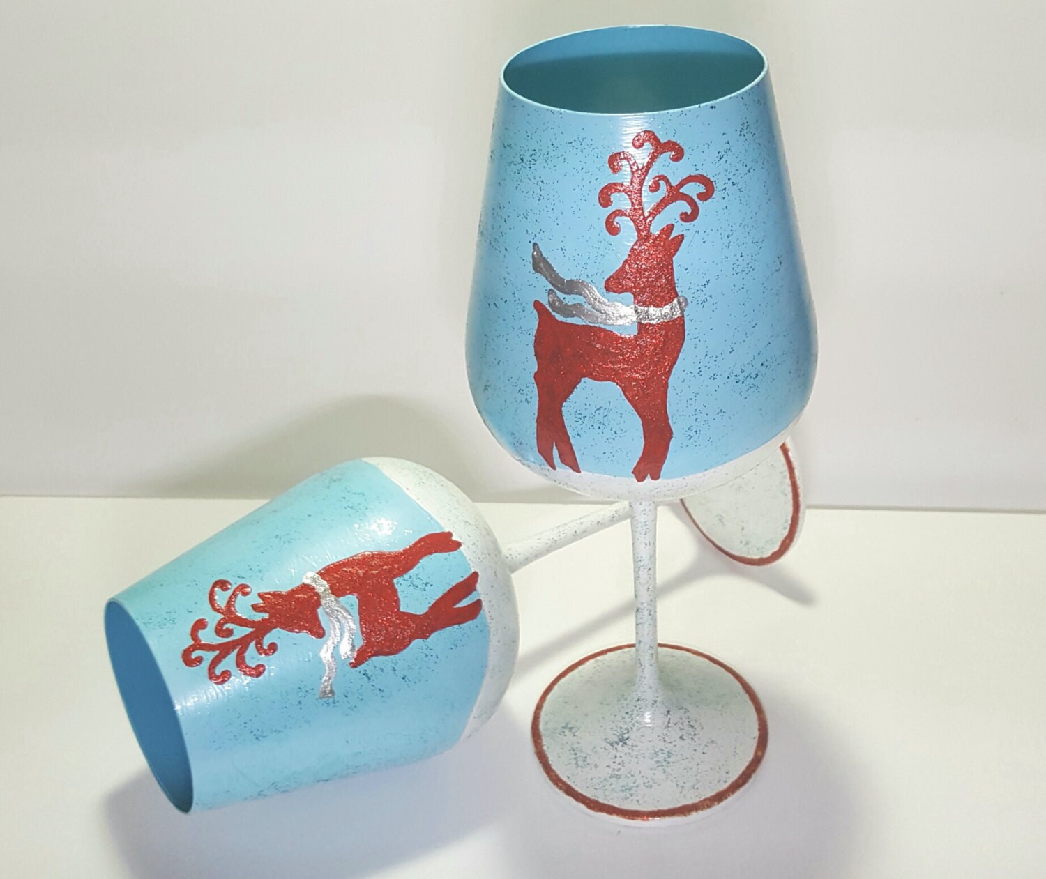 Reindeer winter scene wine glasses Christmas wine glasses