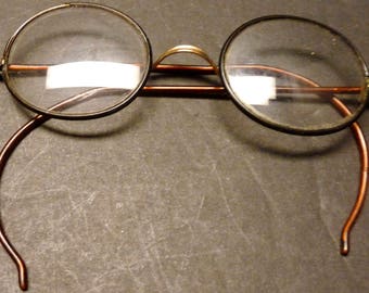 Prince Nez look old eye glasses with ear pieces
