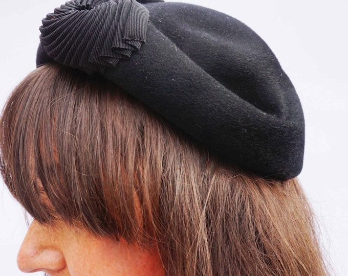 Vintage Black Hat, 1940s Beret Hat, Wool Beret, Vintage Beret, Women's Hats, 1940s Hat, 1950s Hat, Velvet Tilt Hat, Wool Tams, Womens, Beret