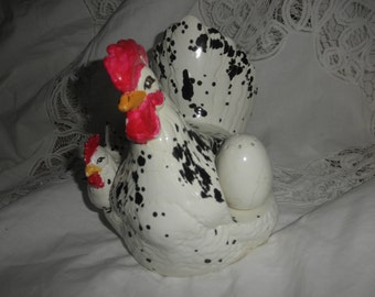 Vtg Spotted Chicken Salt and Pepper Shaker and Napkin Holder