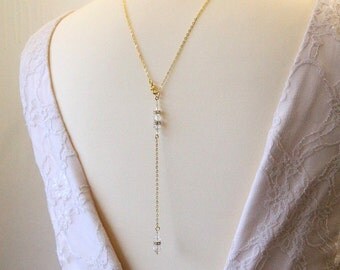 Collier bijou mariage de dos fine chaîne et cristal, collier pendentif mariage de dos perles en cristal - Bridal backdrop crystal necklace
