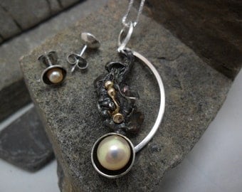 Together pendant and earrings in sterling silver oxidized and yellow gold with pink cultured pearls fishing